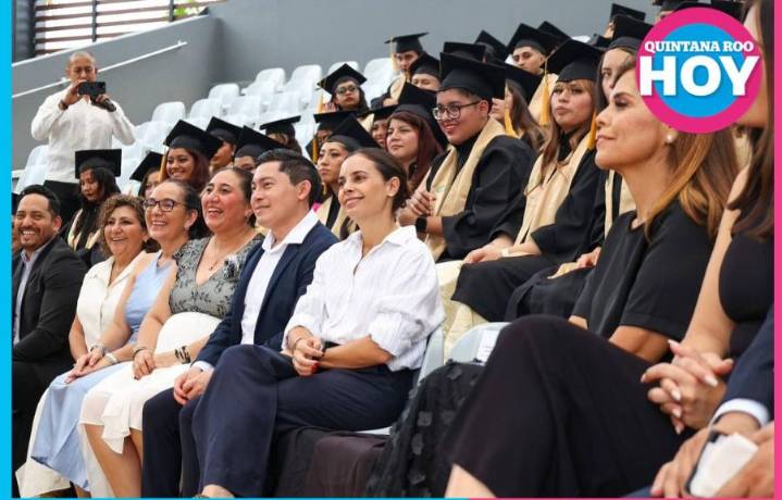 Ana Paty Peralta felicita a la generación 2023