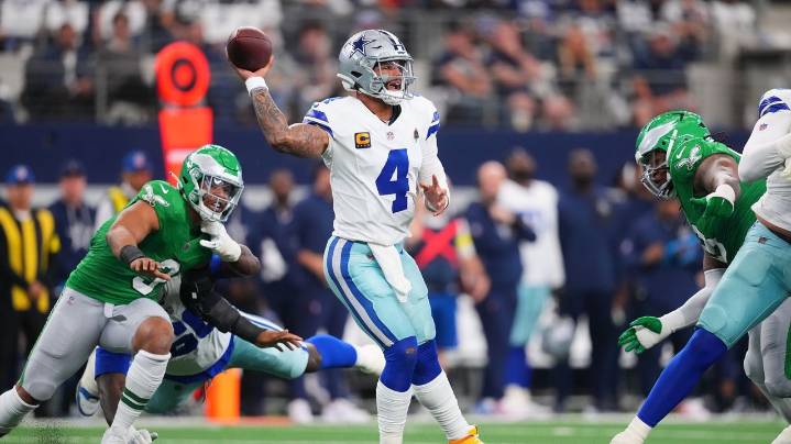 Dak Prescott breaks Tony Romo's franchise record for yards passing with the Dallas Cowboys