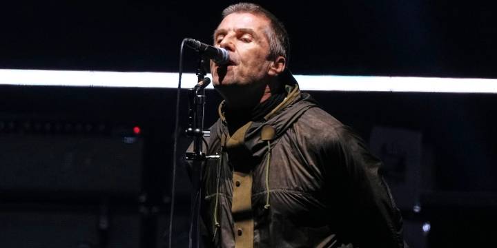 Liam Gallagher llegó a la Argentina para los shows de Oasis: el gesto con un fan y la eterna pelea con su hermano Noel