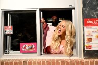 Country music star spotted working at popular chicken chain. Here’s why