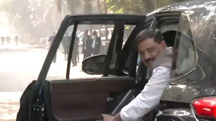 JD(U) Leaders Lalan Singh, Sanjay Jha Visit Nitish Kumar's Residence Election News