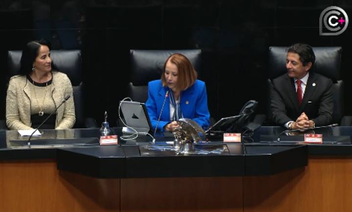 Senado entrega el reconocimiento "Dr. Jesús Kumate" a dos médicos por su servicio a la población