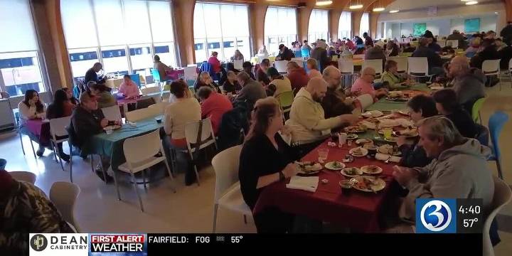 Eastern Connecticut State University serves Thanksgiving meals to community