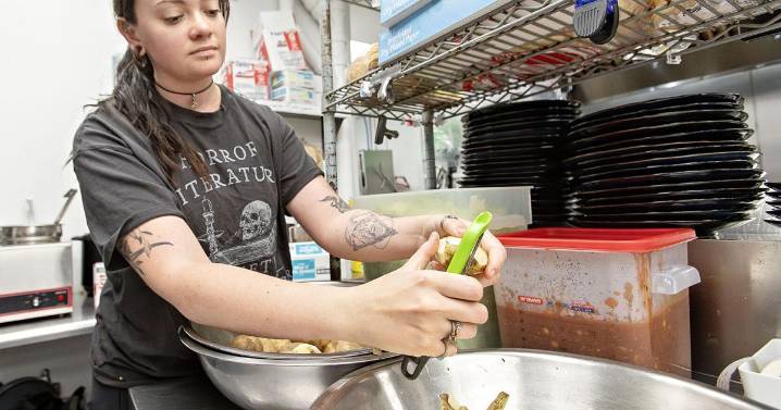 'A place and people who care': Front Royal restaurant providing Thanksgiving dinner for needy families