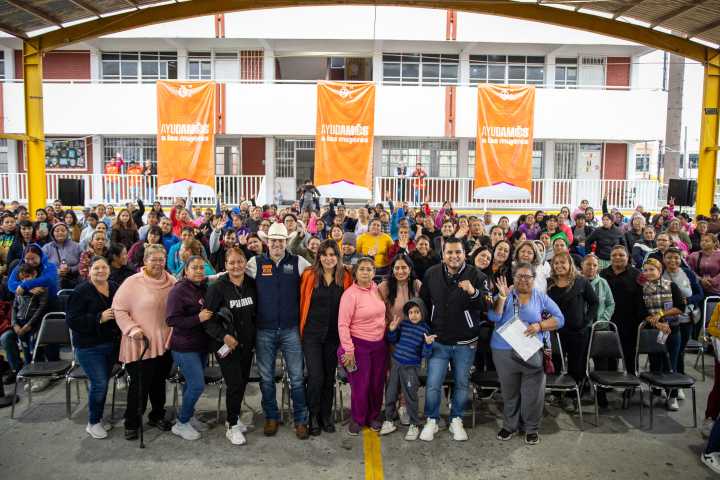 Entregan en Zuazua apoyos de programa “Ayudamos a las Mujeres”