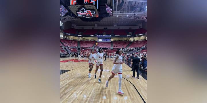 Maupin scores 19, Lady Raiders down Arkansas on Sunday