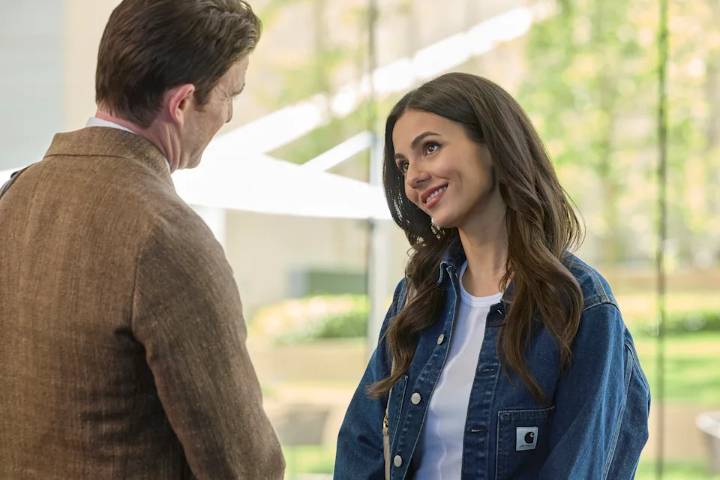 This Victoria Justice song was leaked and fans turned it into a viral hit