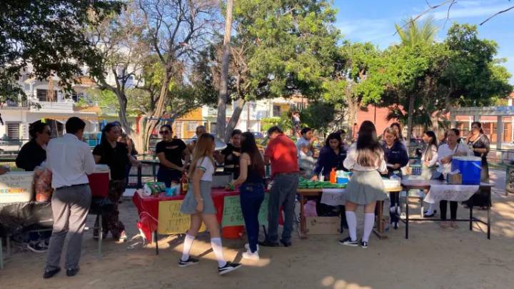 Celebran estudiantes y docentes de Cobaes comunidad Las Iguanas, Festival y kermés con causa en Mazatlán