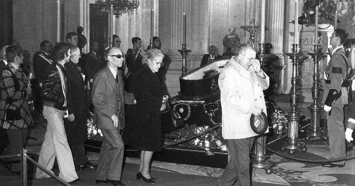 Muere el caudillo con todo "bien atado"