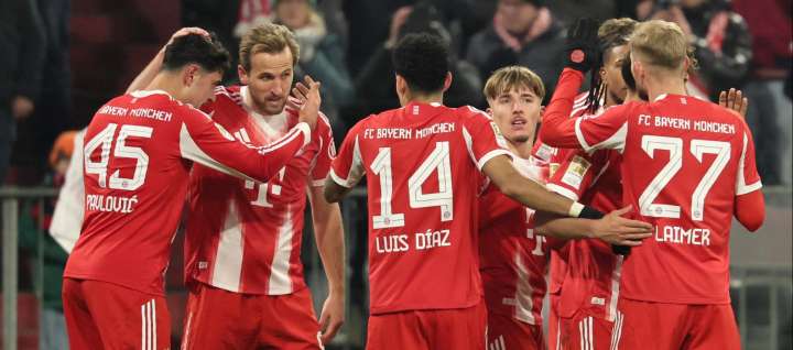 Bayern Múnich aplastó al Friburgo y sigue líder en Bundesliga: Luis Díaz jugó los 90'