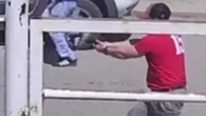 Escapó tras embestir a un policía y chocar un vehículo