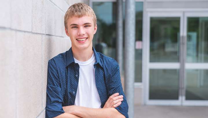 Christian Teen Commits To No Sidehugs Before Marriage