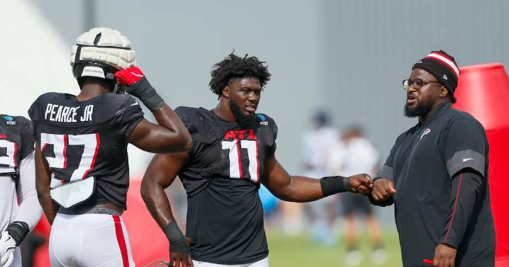 Walker, Pearce collab on big-time play for Falcons