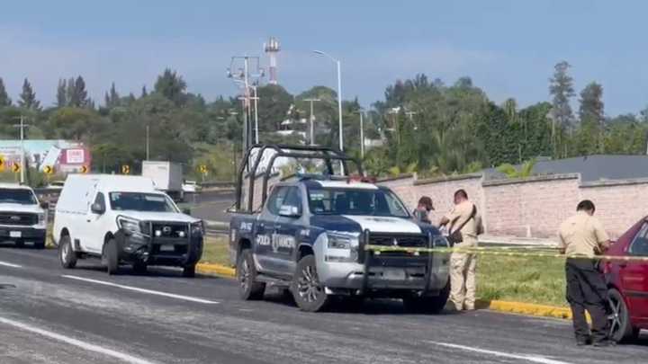 Hombre Muere Atropellado en Carretera Xalapa-Veracruz; Su Cuerpo Quedó Sobre el Techo del Auto