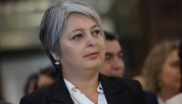 Jeannette Jara plantea alejarse del Partido Comunista si llega a la Presidencia: “Para ahorrar problemas”
