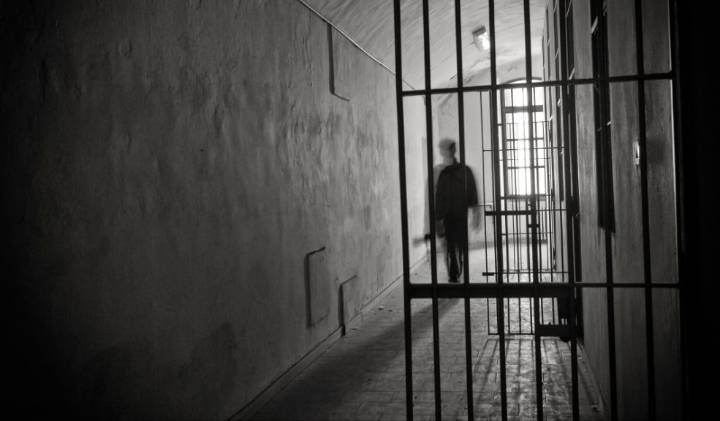 Casi lo mata por una moneda