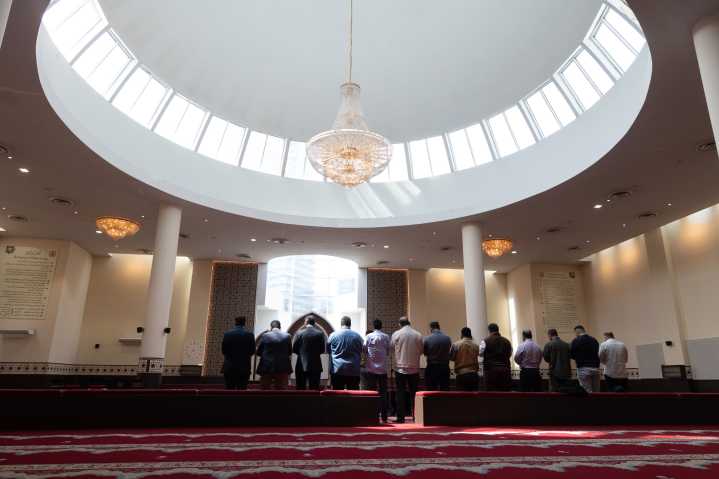 La Noche de los Templos: la Ciudad recorre su historia con las colectividades