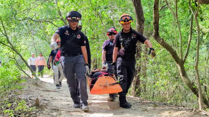 Mujer de 59 años sufre caída mientras realizaba senderismo en el Cerro de la Silla; es rescatada