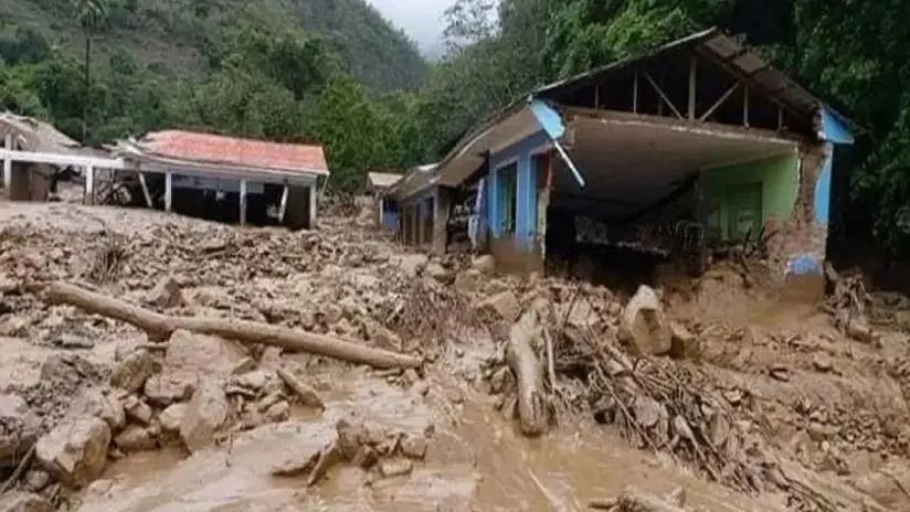 Fuertes lluvias causan estragos en el país: activan alerta roja en tres regiones por posible activación de quebradas