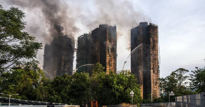 ‘Fue horrible’: Residentes narran el trágico incendio en Hong Kong que suma 55 muertos y 279 desaparecidos