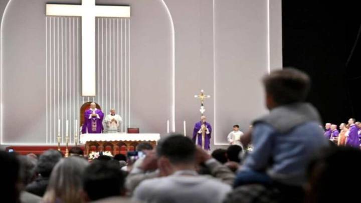 El Papa León XIV lamenta «uso de la religión para justificar las guerras» en Estambul