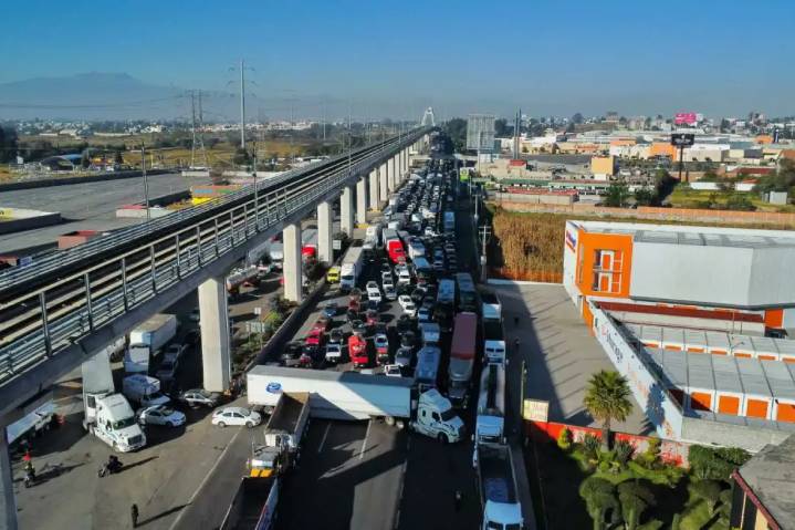 Llama Sheinbaum a ganaderos y transportistas a discutir Ley de Aguas