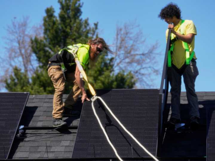 Una ley que cambiará la vida de millones: paneles solares de balcón podrían expandirse por todo Estados Unidos