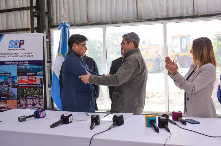 Santa Cruz Puede tomó posesión de ex obrador Austral Construcciones