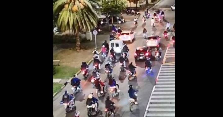VIDEOS. Cientos de motos tomaron la Av. del Bicentenario como pista y pusieron en jaque la seguridad