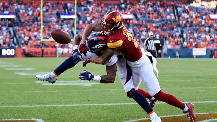 Who plays football tonight? What time is NFL Sunday Night Football on TV?