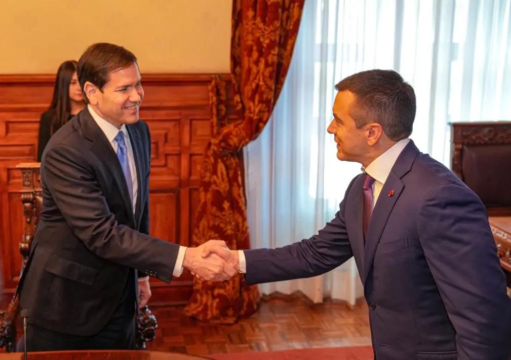 Ecuador firma acuerdo para ser ‘tercer país seguro’