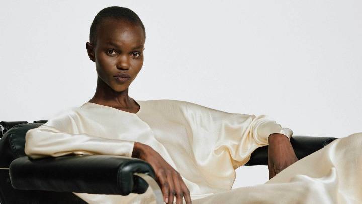 The Minimalist’s Guide to Mastering Holiday Season Style