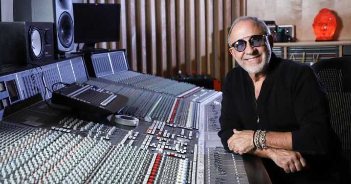 Emilio Estefan revela cómo defendió su identidad latina en Estados Unidos