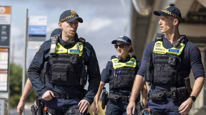 ‘Acting erratically’: Man arrested after stabbing another man in Melbourne CBD