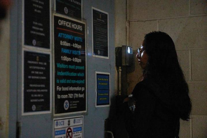 Jueza: gobierno sigue bloqueando el acceso de migrantes a abogados en centro de detención en LA