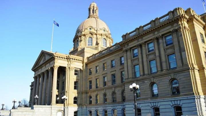 Alberta’s economy remains in the red with tweaked $6.4B deficit