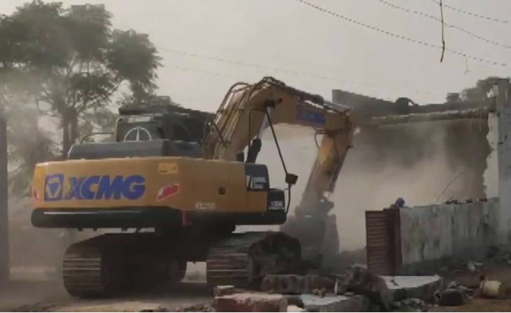 Anti-Encroachment Drive Carried Out On 16 Acres Of Land On Outskirts Of Jammu