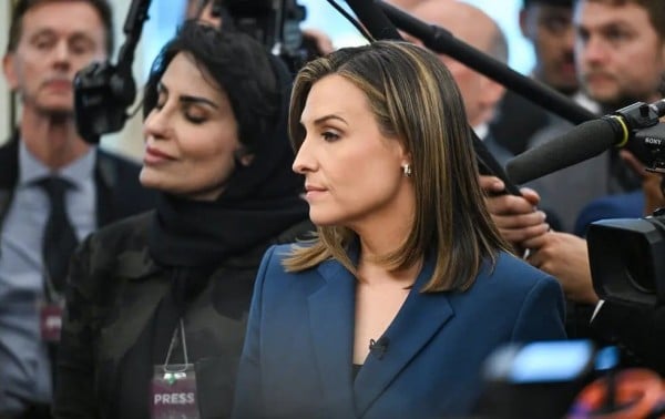 ‘Silencio, cerdita’; Trump reprende a una reportera e insulta a otra