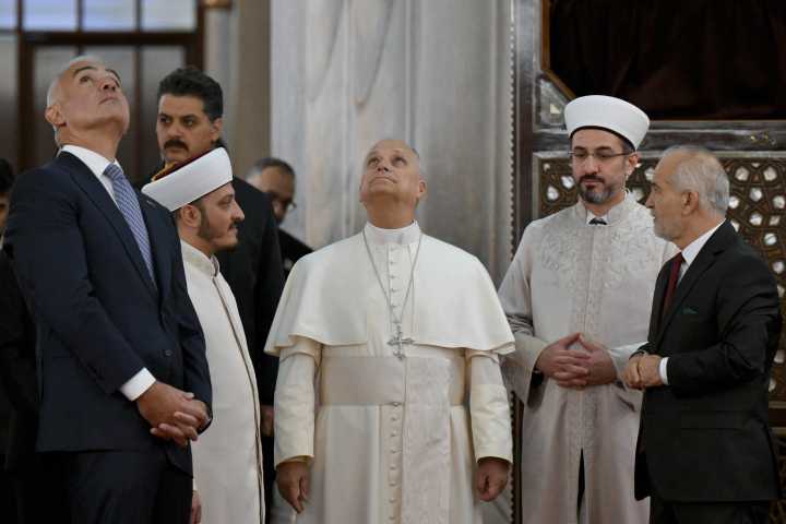 Pope Leo XIV visits emblematic Turkish mosque in sign of fraternity with Muslims