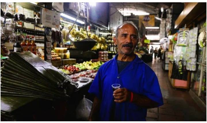 "Lo que nos tiene fregados aquí es el aumento del dólar": cómo viven los venezolanos la posibilidad de un ataque de EE.UU.