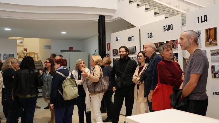 Catarroja expone la serie fotográfica "El crit del fang i la solidaritat" de Paco Costa