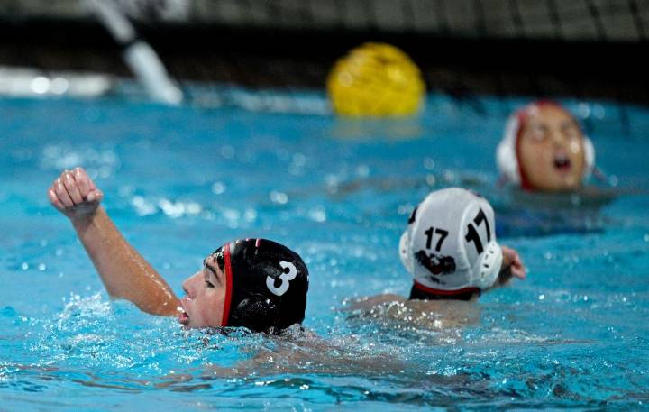 Etiwanda boys water polo team ousts top-seeded Chino Hills from Division 2 playoffs