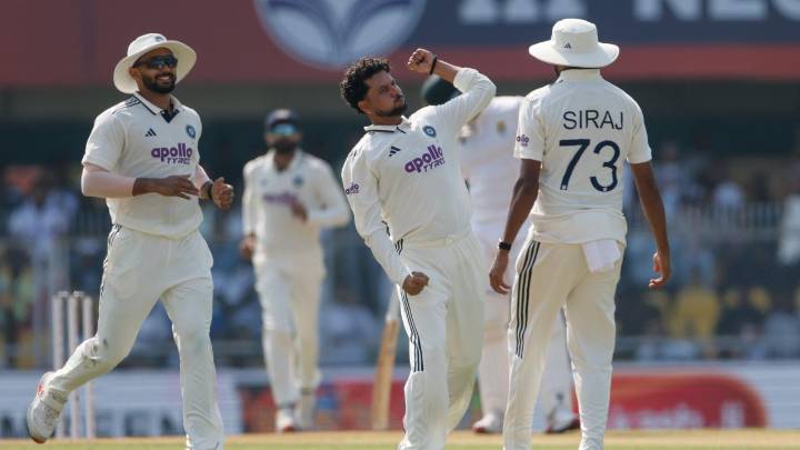 Kuldeep Yadav claims three wickets; South Africa reach 247 runs at Stumps
