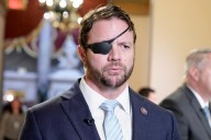 CIA en México alerta sobre comportamiento de Dan Crenshaw relacionado con el consumo de alcohol