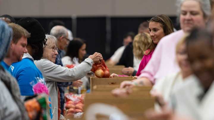 See the photos: Rescue Mission gives 2,500 free Thanksgiving meals