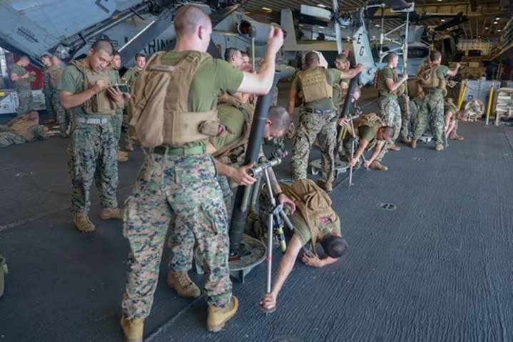Marines de EU practican maniobras de desembarco en Puerto Rico entre creciente presión sobre Venezuela