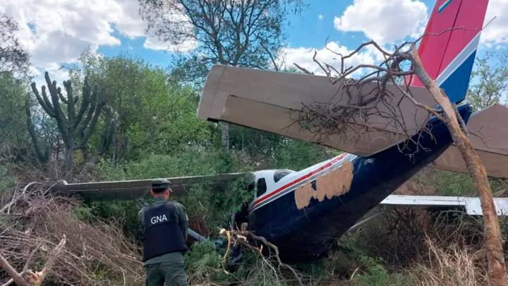 Cae una avioneta con 130 kilos de cocaína y narcos huyen hacia el norte provincial
