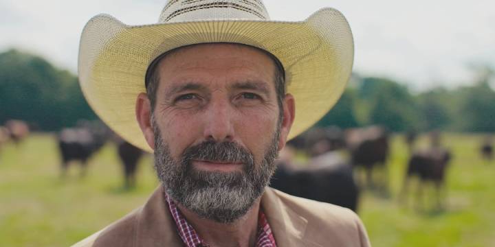 Democratic gubernatorial candidate Bobby Cole meets with Hillsboro residents