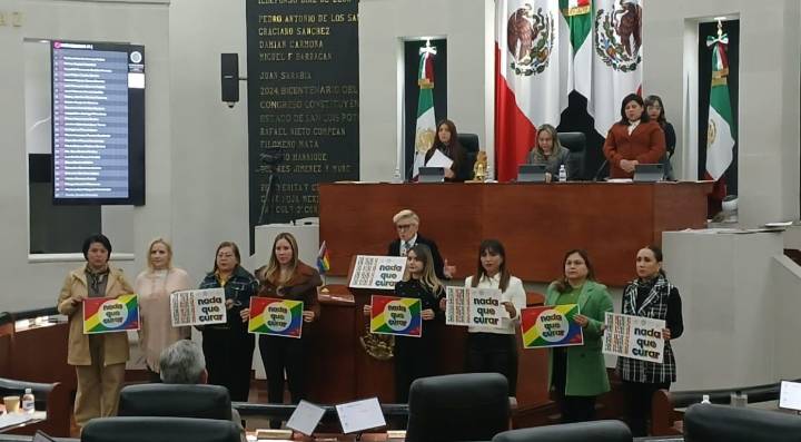 Comunidad LGBTI+ celebran erradicación de las llamadas “terapias de conversión”