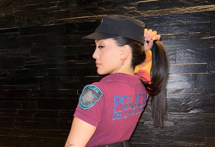 Quién es la policía "tiktoker" que fue suspendida por sus videos